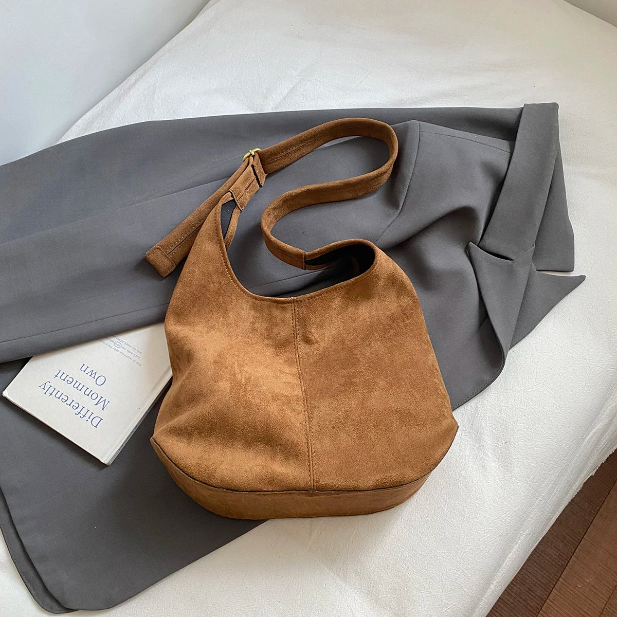 Bolso hobo de piel sintética