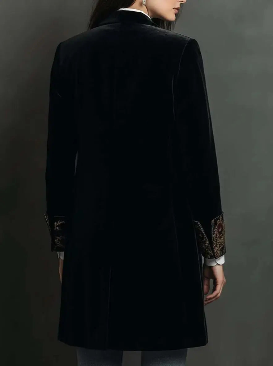Blazer de terciopelo negro con bordado floral en la solapa - vista 2