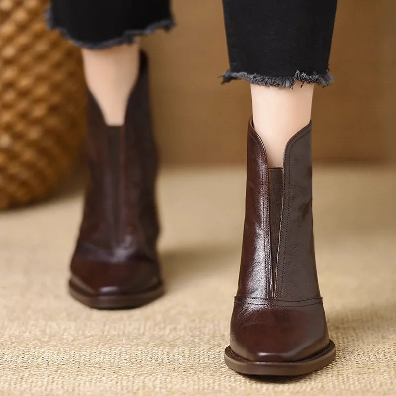 Botines de piel auténtica con tacón de madera y punta cuadrada - vista 4