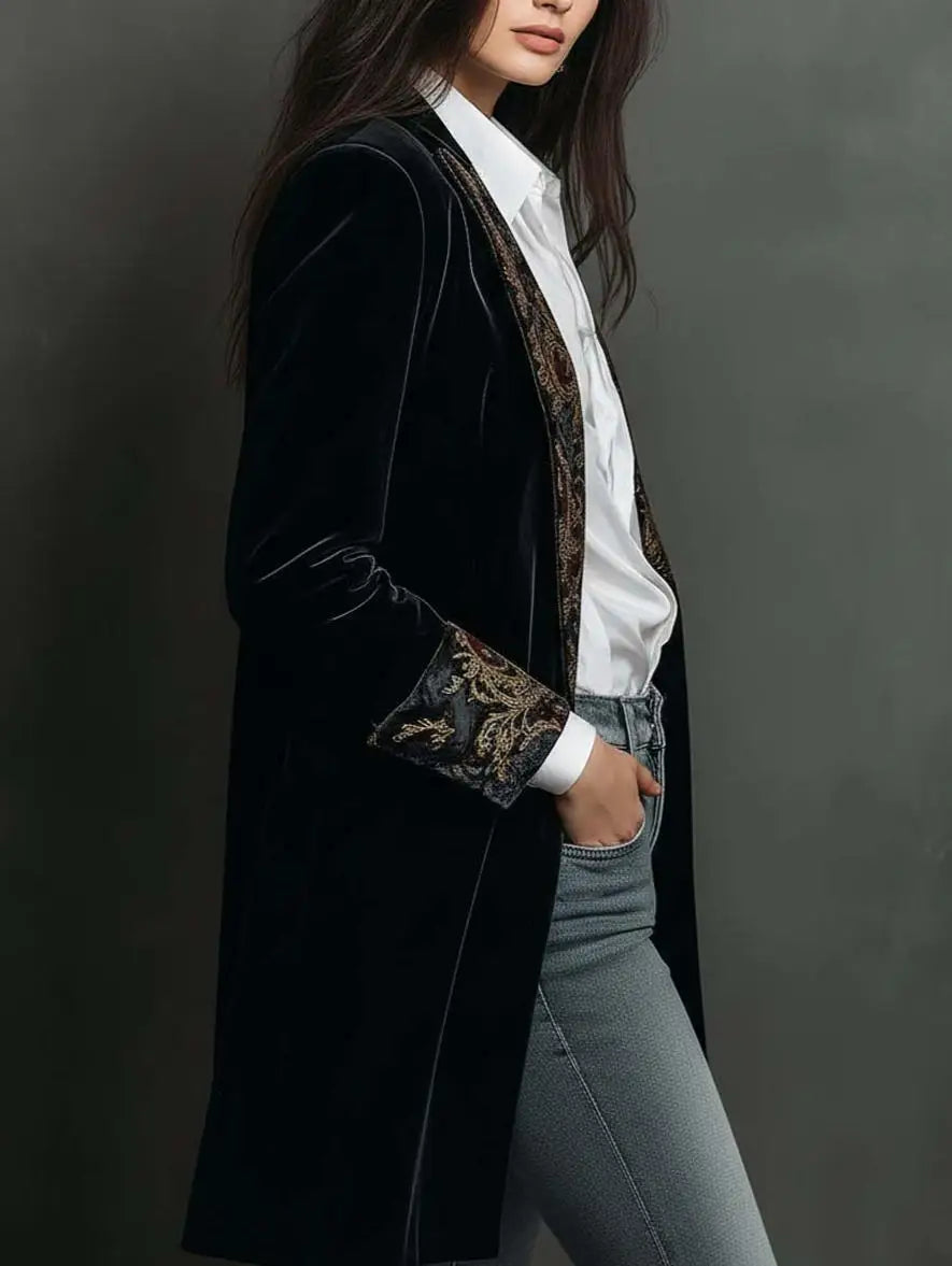 Blazer de terciopelo negro con bordado floral en la solapa - vista 4