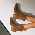 Botines bordados estilo western con punta afilada - vista 4