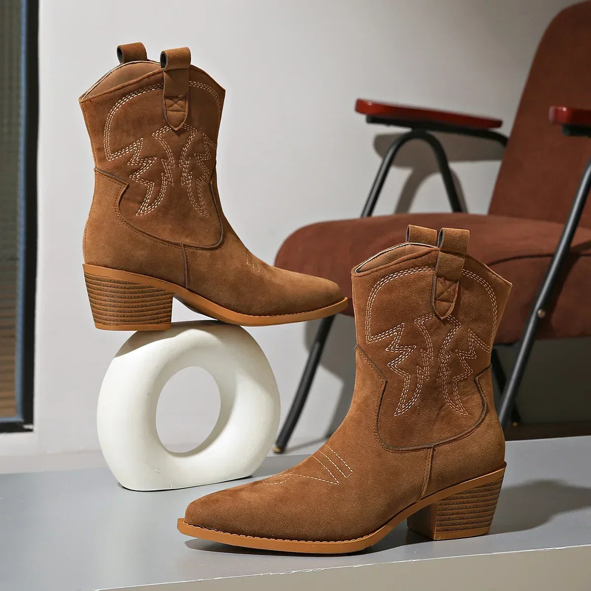 Botines bordados estilo western con punta afilada - Zenvora